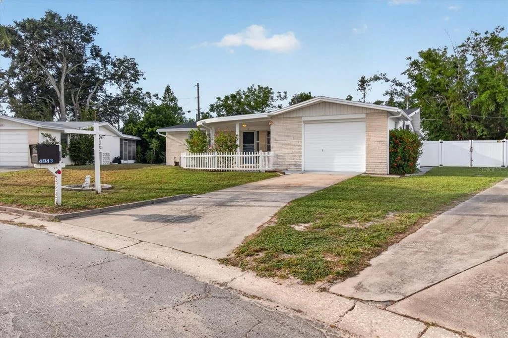Photo of 4843 CALAIS DRIVE