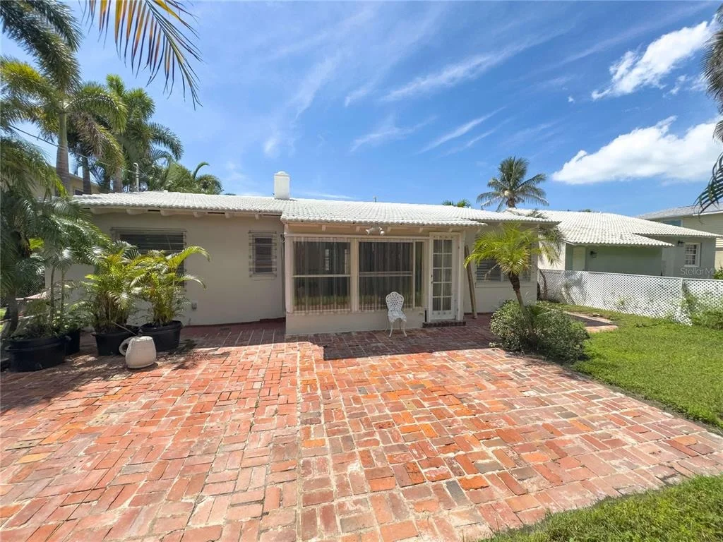 Photo of 16107 GULF BOULEVARD