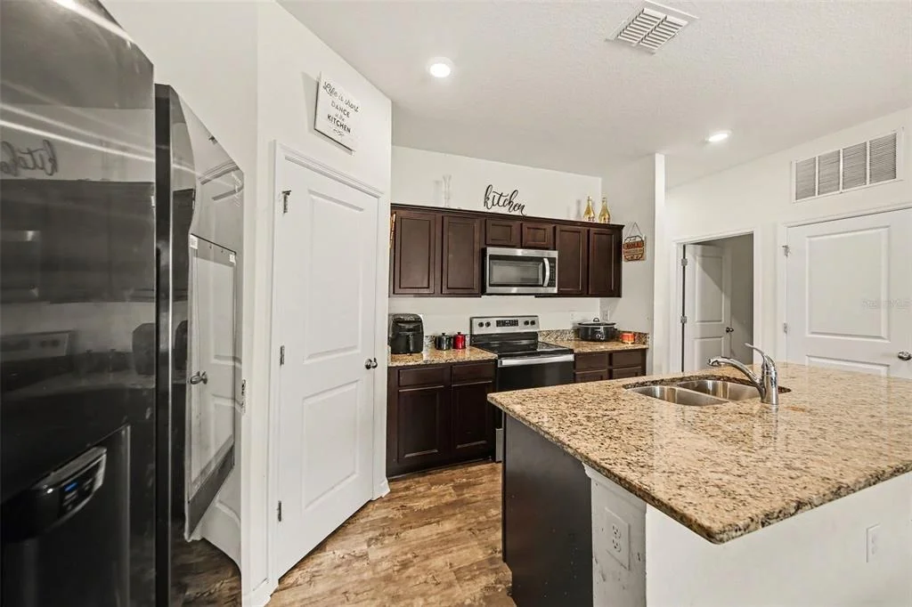 Photo of 1006 COMMUTER DR