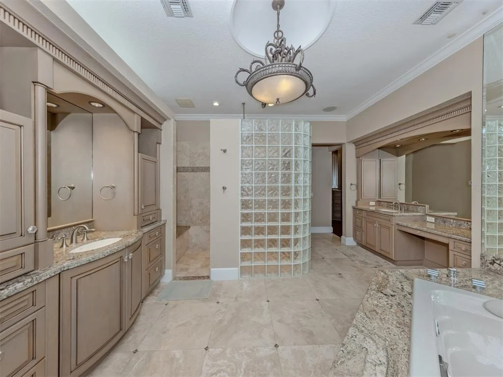 Photo of 630 N RIVER ROAD