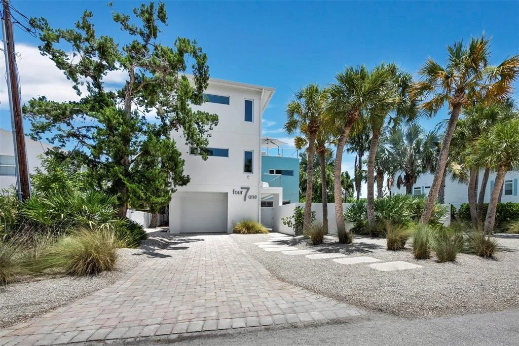 Photo of 471 ISLAND CIRCLE