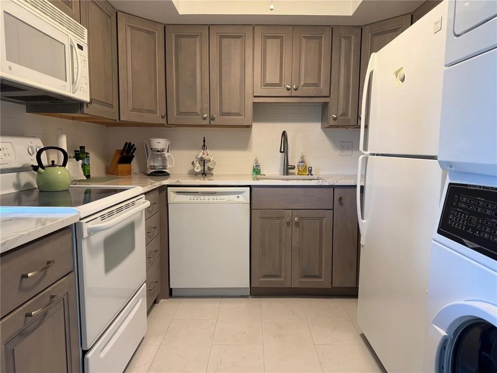 Photo of Unit A at 656 MIDWAY DRIVE