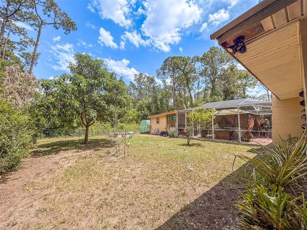 Photo of 305 CLOVERLEAF ROAD