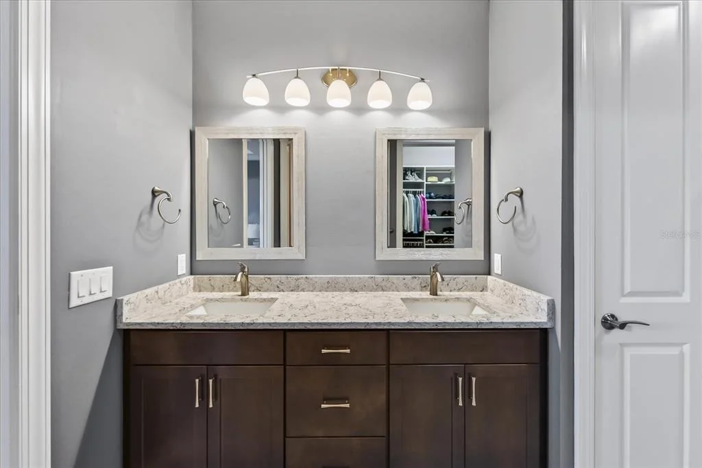 Photo of 6927 HOLBROOK COVE
