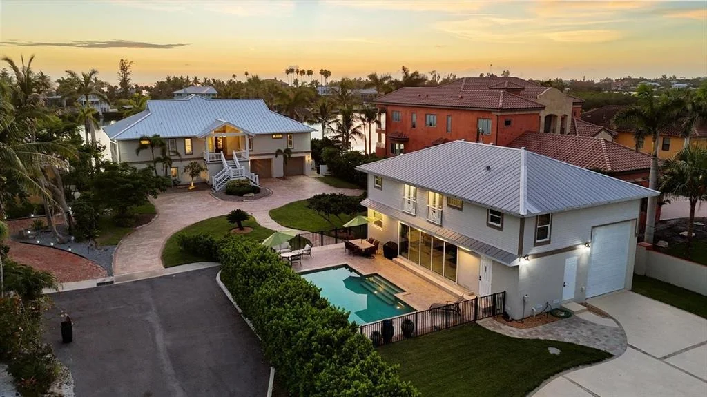Photo of 559 BOB HOPE DRIVE