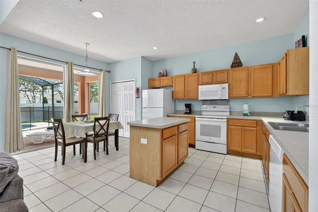 Photo of 928 SOLANA CIRCLE