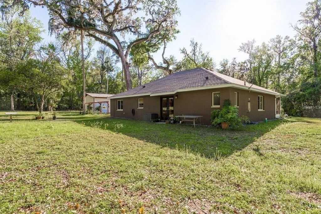 Photo of 7182 GRIFFIN ROAD