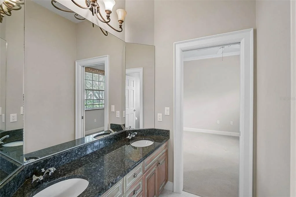 Photo of 852 MACEWEN DRIVE