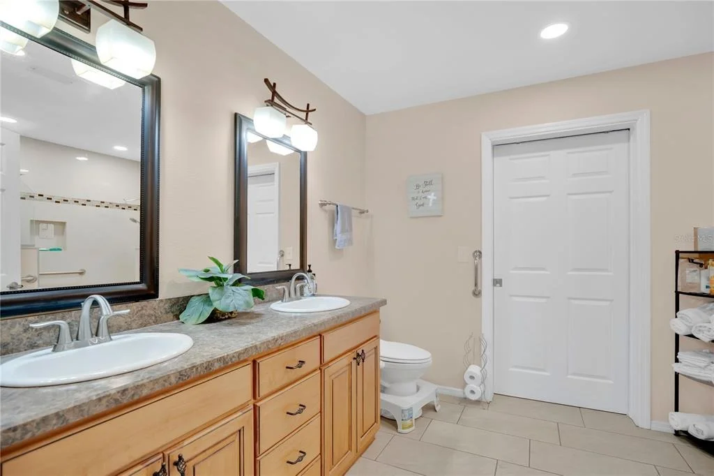 Photo of 985 HEMINGWAY DRIVE