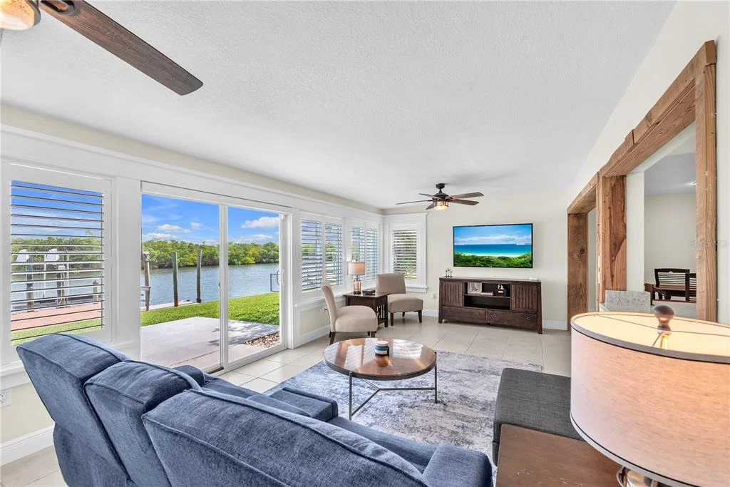 Photo of 911 SILVER PALM WAY