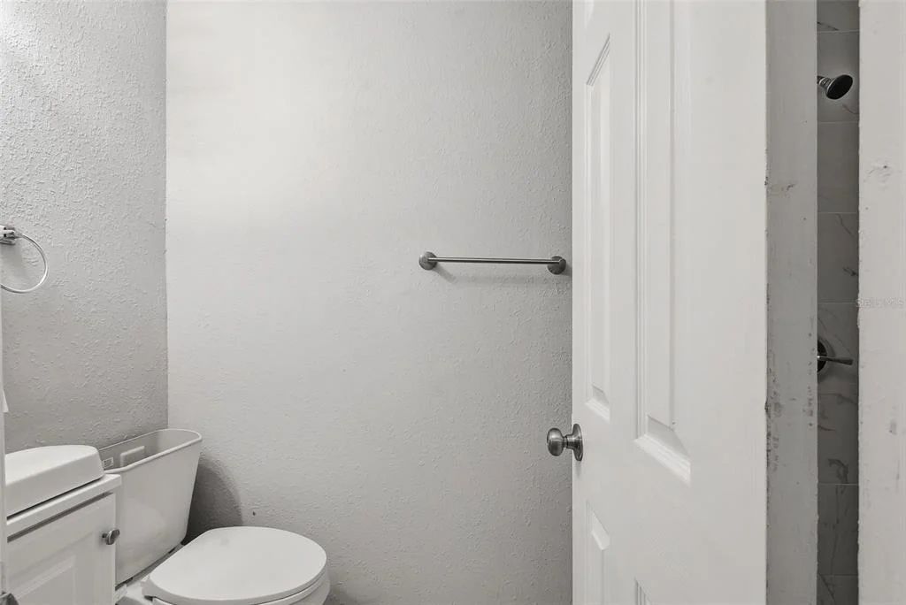 Photo of 6138 OAKCREST CIRCLE