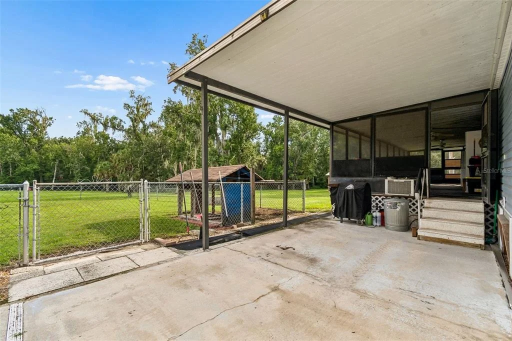 Photo of 6325 OAKVIEW LANE