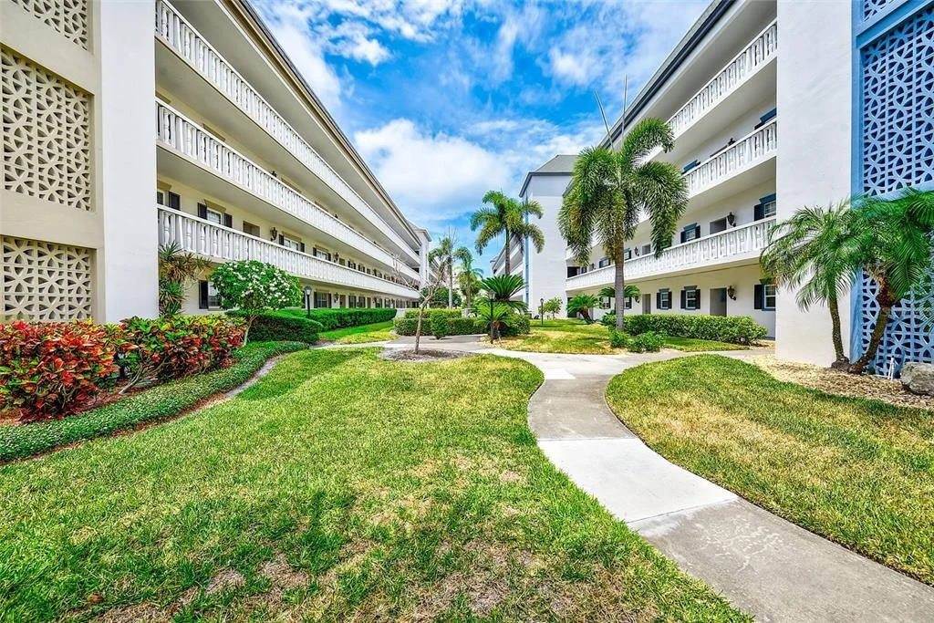 Photo of Unit 401 at 131 BLUFF VIEW DRIVE