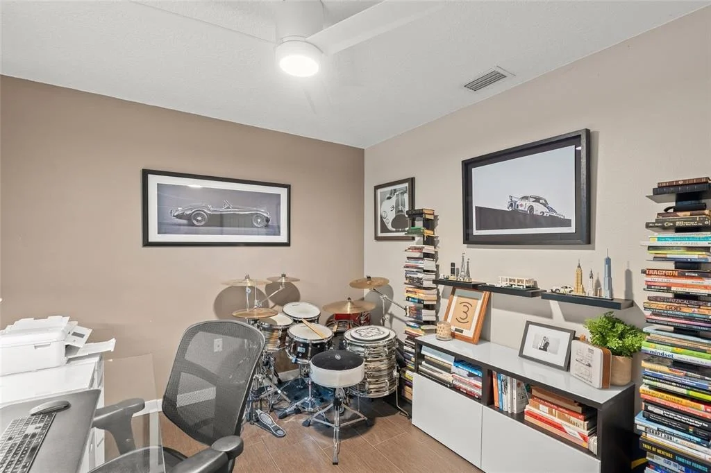 Photo of 319 BEARDED OAKS CIRCLE