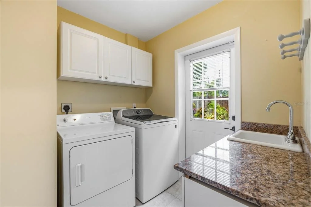 Photo of 894 JOAN STREET