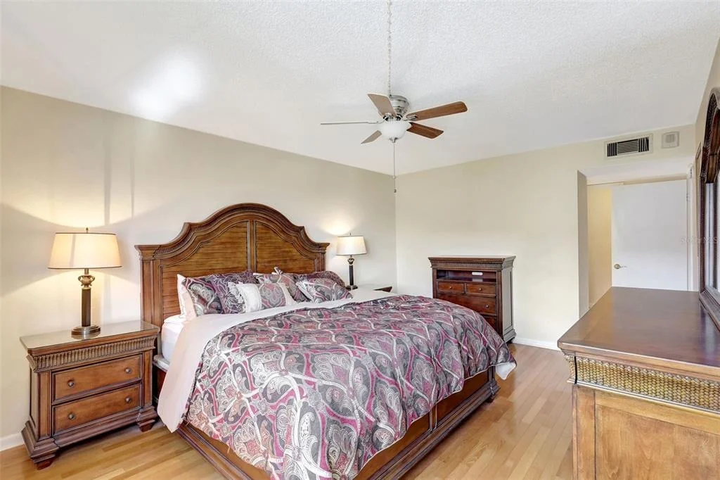 Photo of Unit 708 at 660 ISLAND WAY