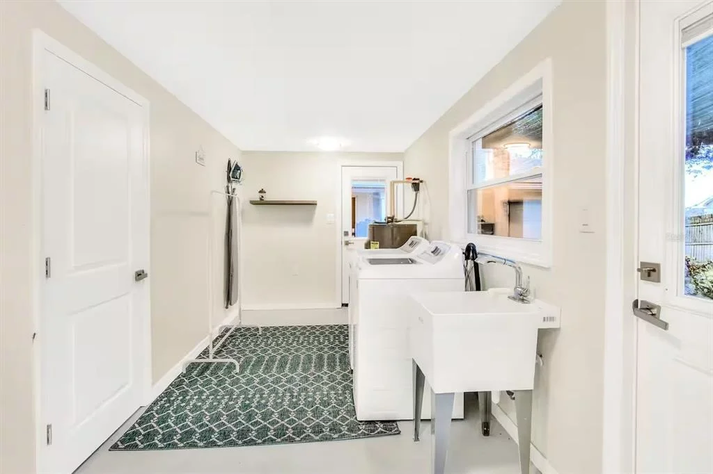 Photo of 1302 LAKE ELBERT DR SE