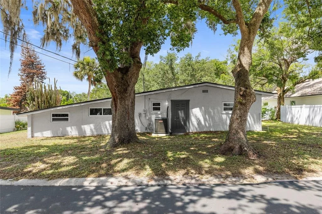 Photo of 1375 LAKE DRIVE