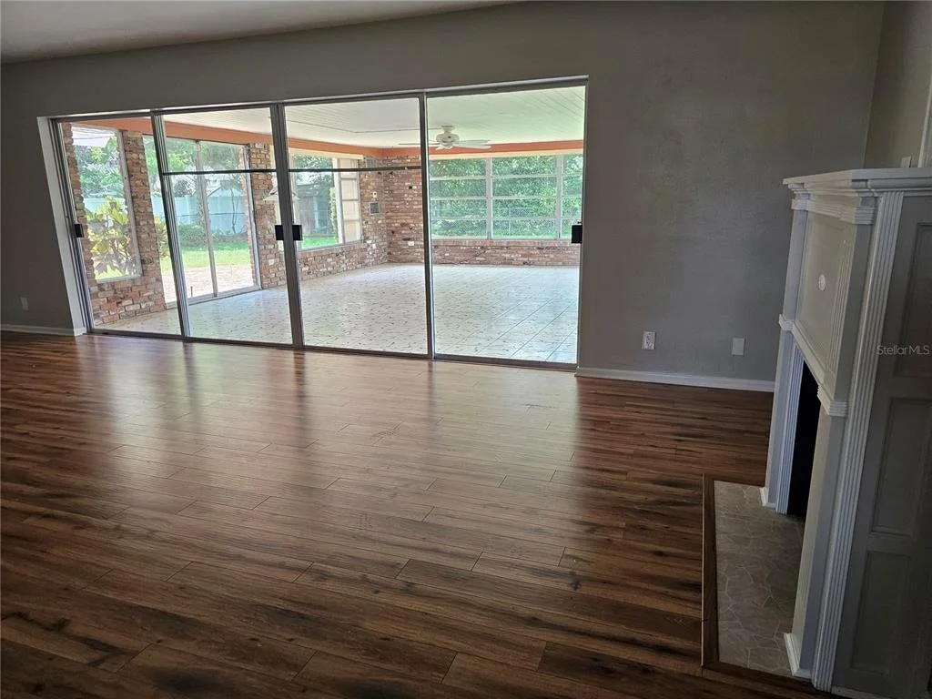 Photo of 880 OLEANDER DRIVE SE