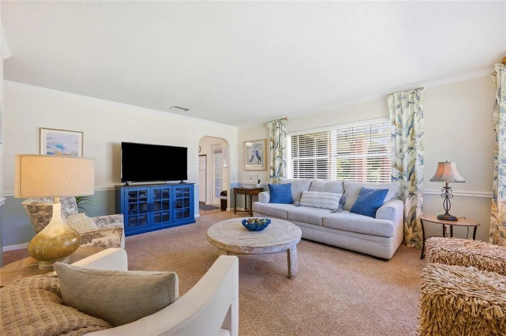 Photo of 936 N BAKER STREET