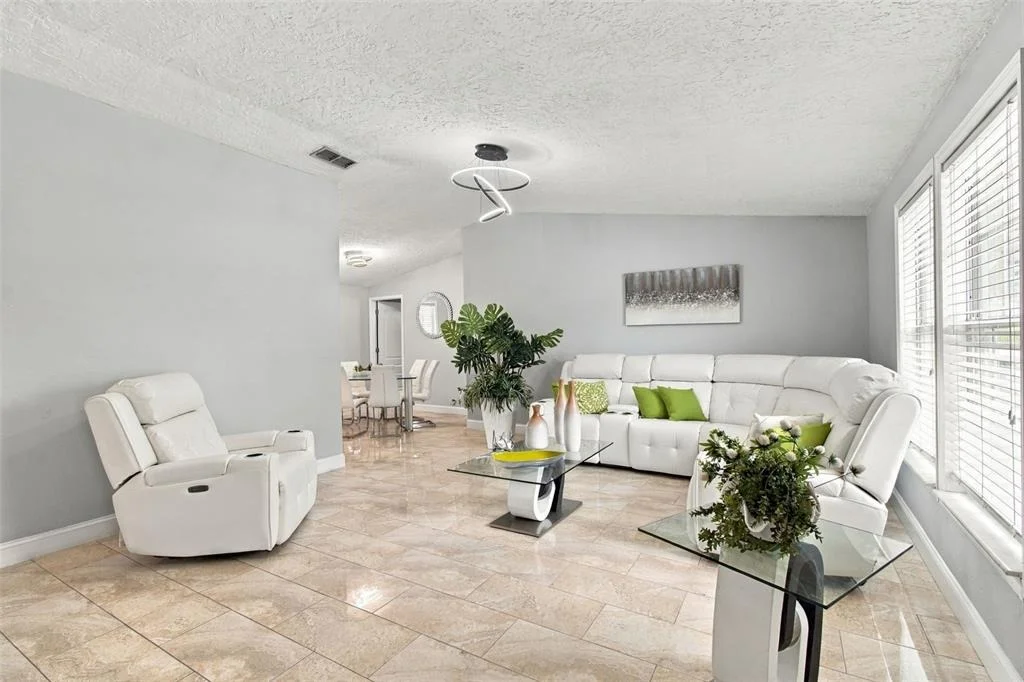 Photo of 1325 OAKCREST DRIVE