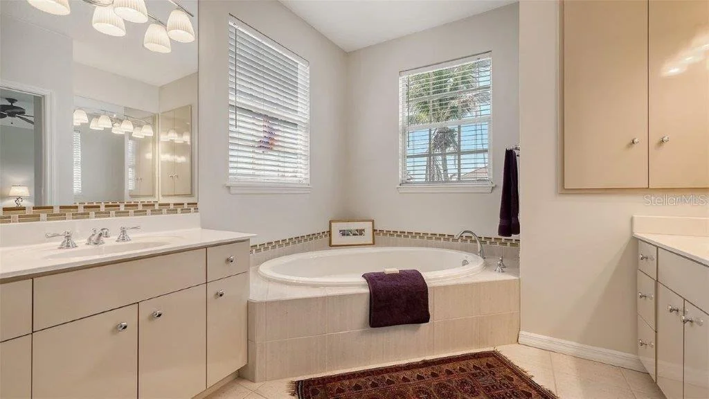 Photo of 4922 COMMONWEALTH DRIVE