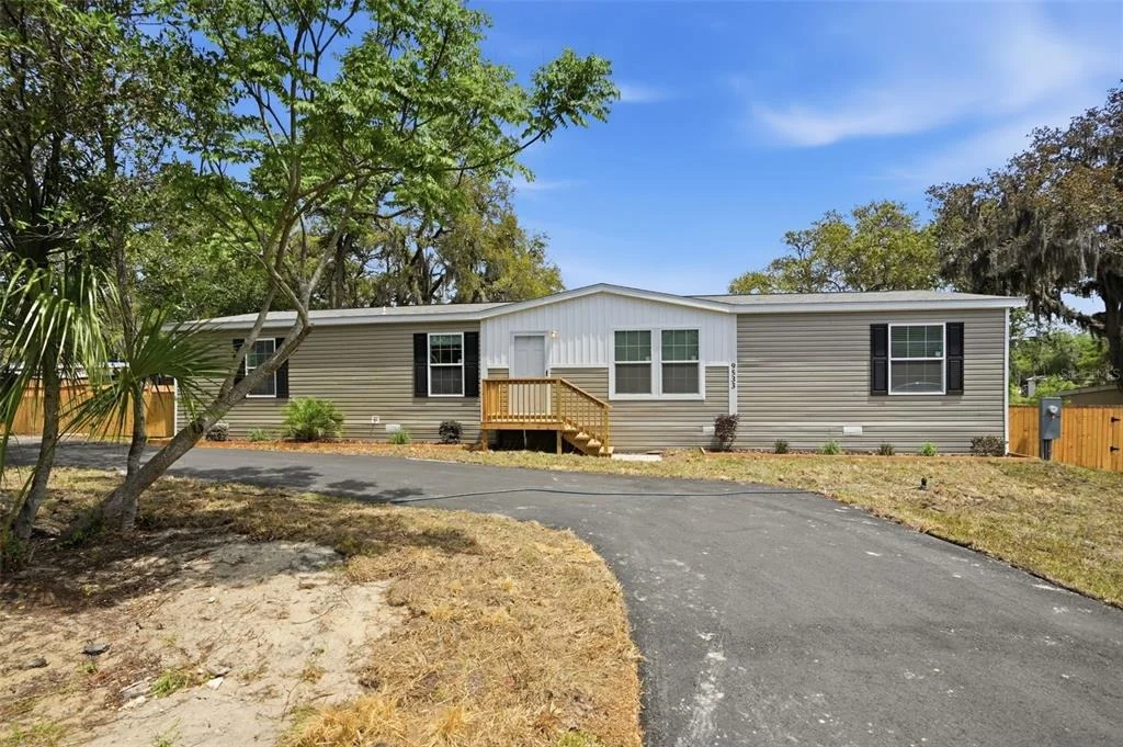 Photo of 9533 ROUND LAKE DRIVE