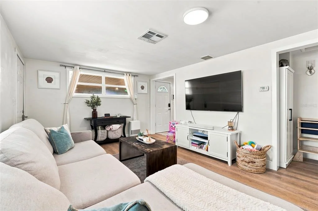 Photo of 660 DEXTER DRIVE