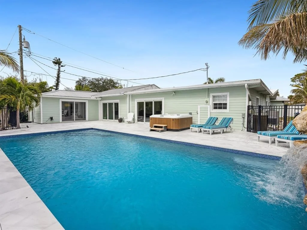 Photo of 221 LYCHEE ROAD