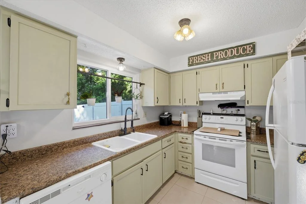 Photo of 10048 AMIDON STREET