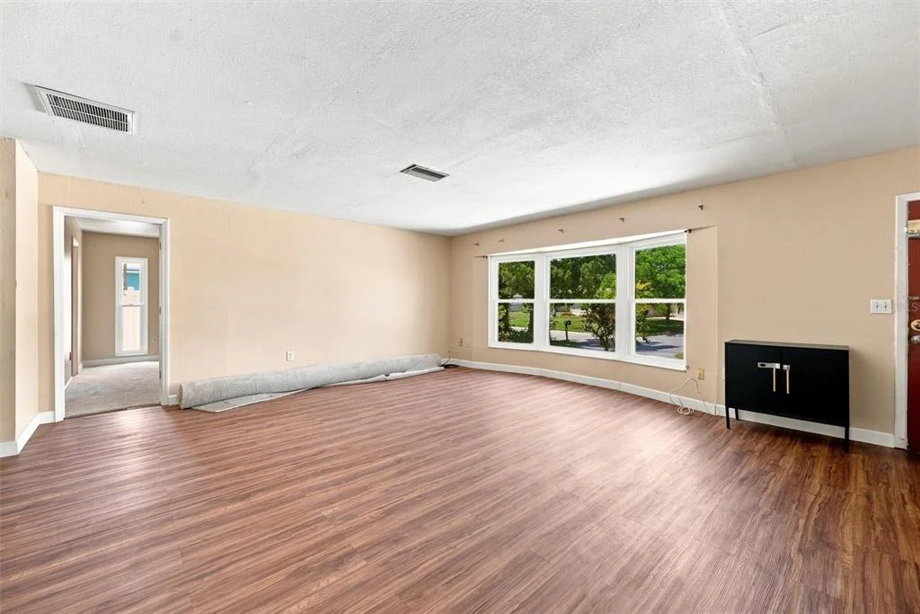 Photo of 352 LAKE ROAD