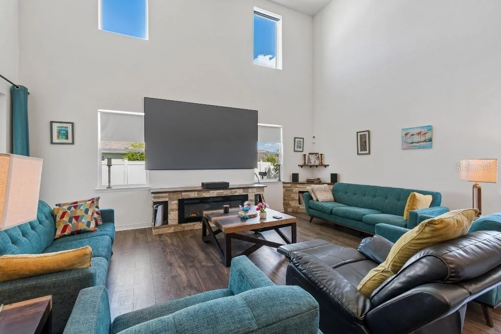Photo of 1101 LONE PALM WAY