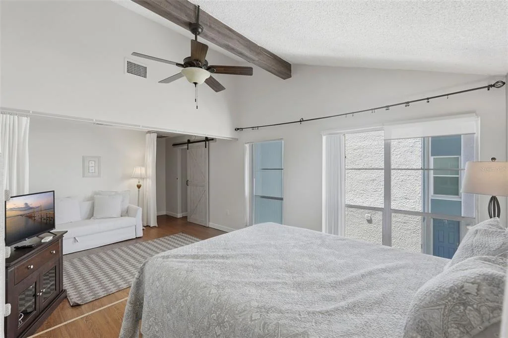 Photo of Unit F at 175 MEDALLION BOULEVARD