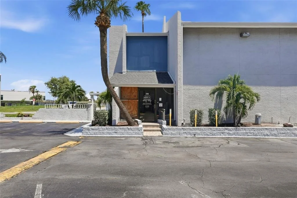 Photo of Unit F at 175 MEDALLION BOULEVARD
