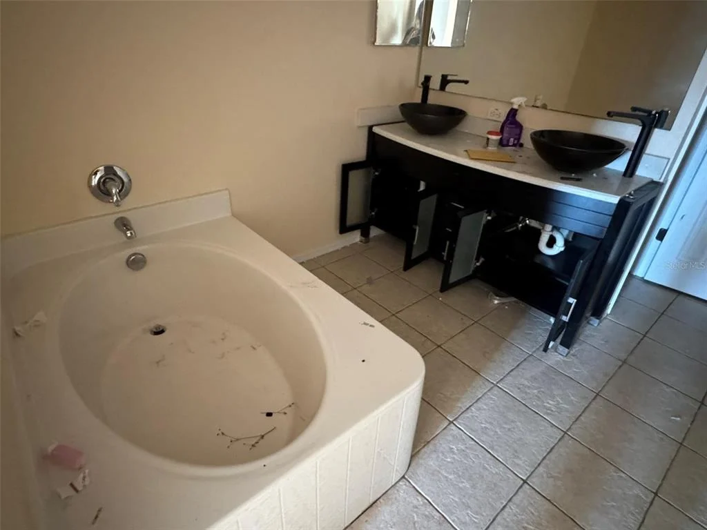 Photo of 5018 STRADA DRIVE
