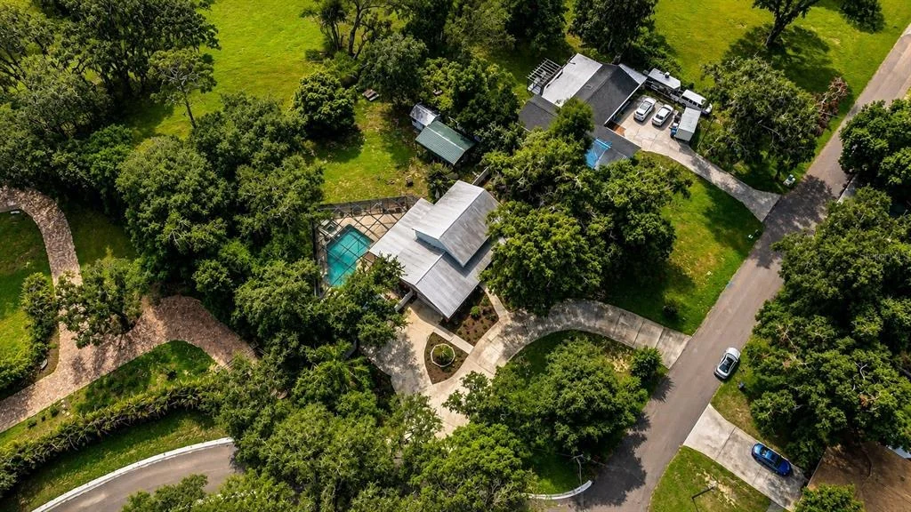 Photo of 901 WOODVIEW DRIVE