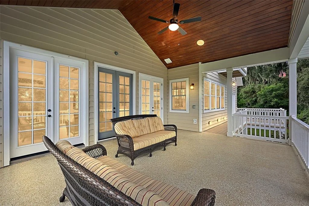 Photo of 580 W 10TH AVENUE