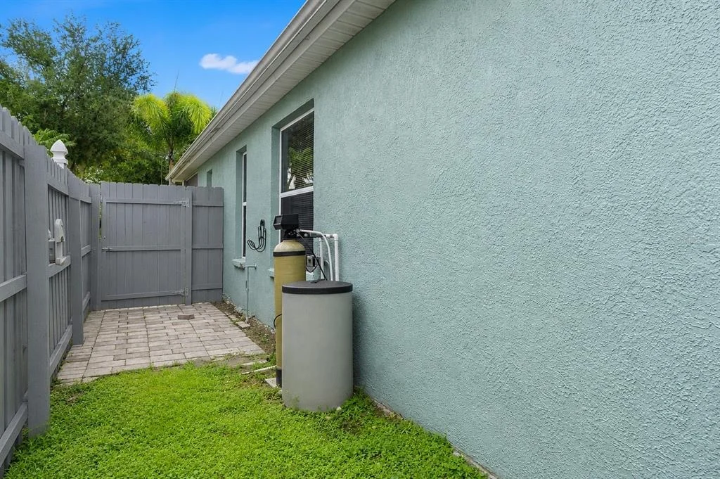 Photo of 8620 PERSEA COURT