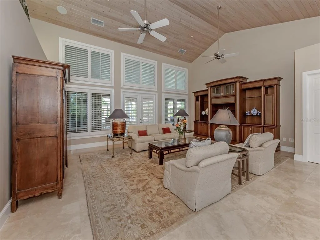 Photo of 630 N RIVER ROAD