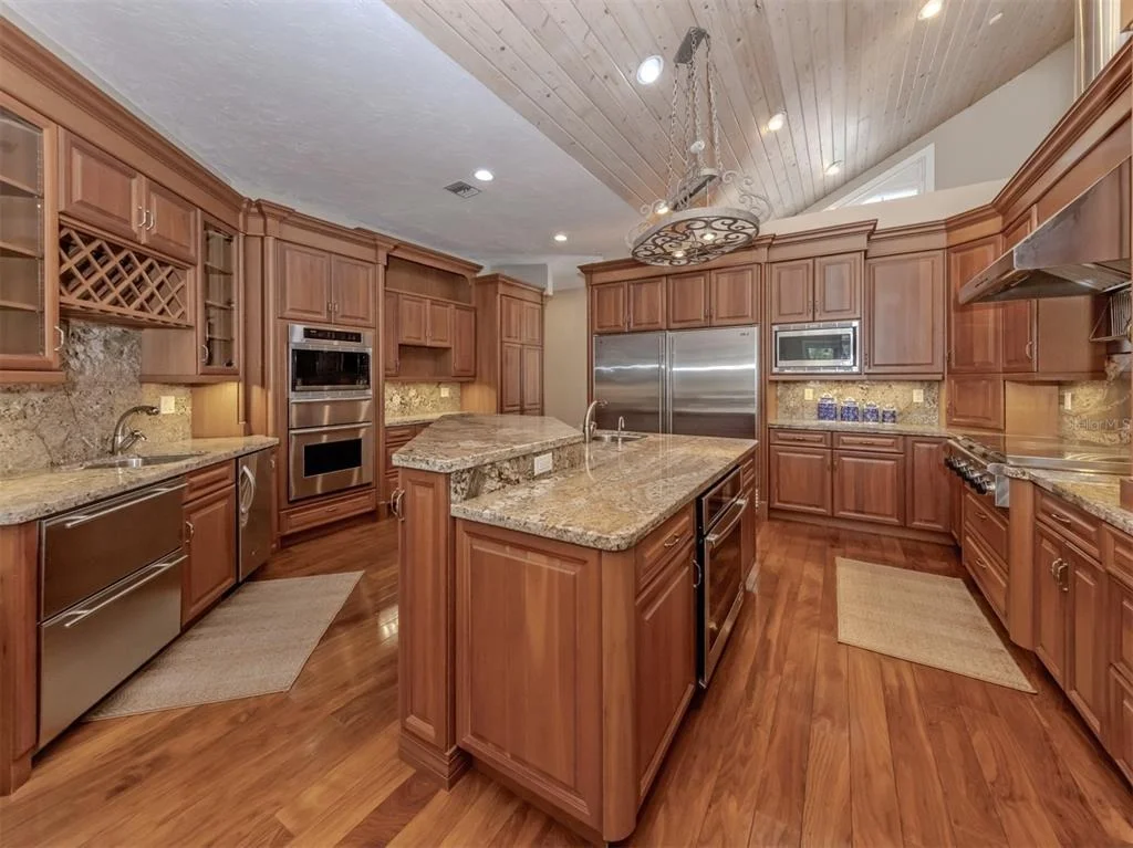 Photo of 630 N RIVER ROAD