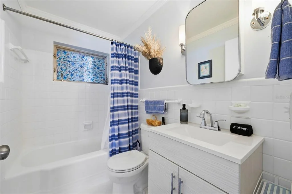 Photo of 936 N BAKER STREET