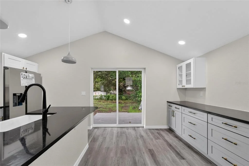 Photo of 8809 DYER ROAD