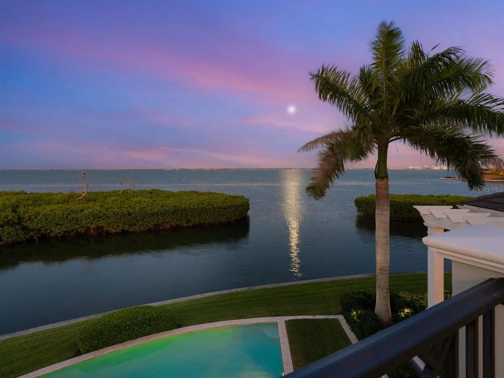 Photo of 560 HARBOR POINT ROAD