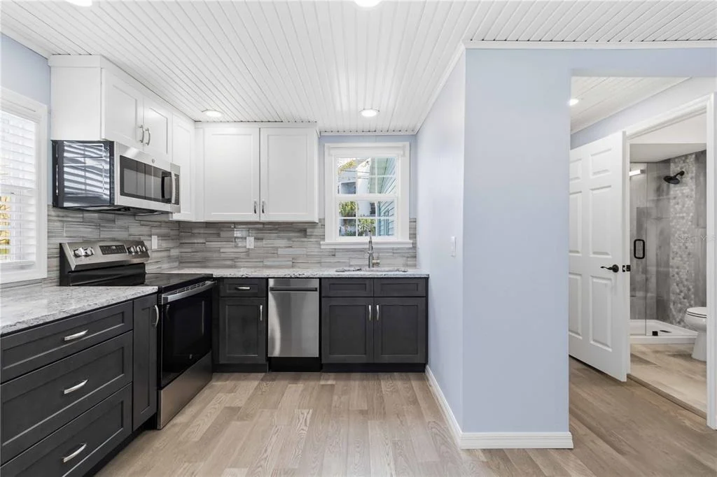 Photo of 607 MANATEE AVENUE