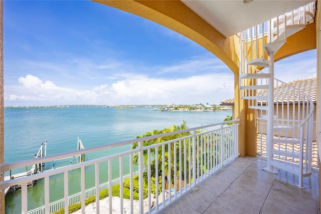 Photo of 306 HARBOR DRIVE