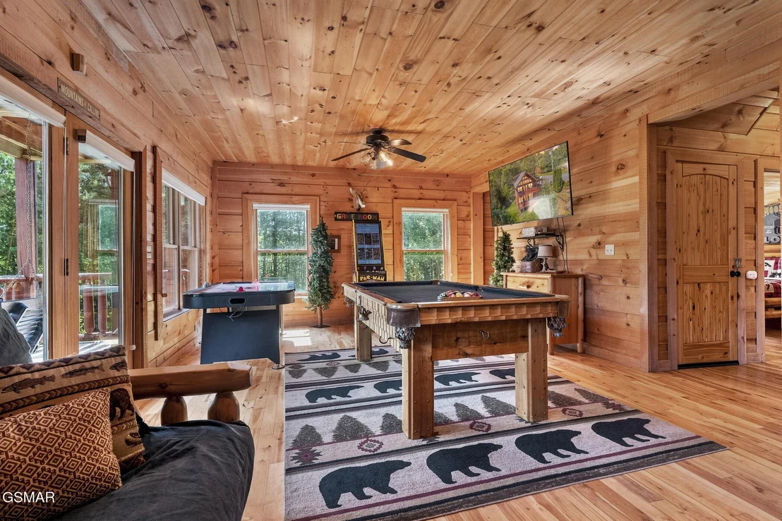 Photo of 1713 Bear View Road