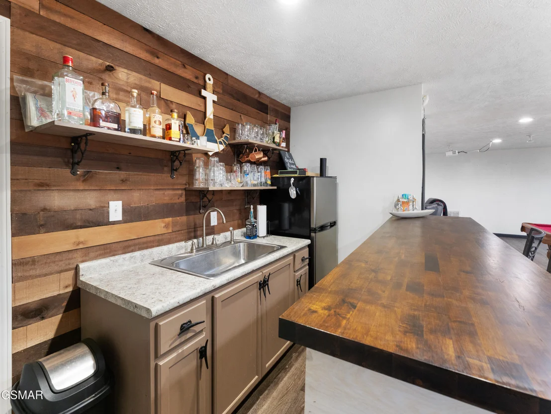 Photo of 1033 Sunset View Road