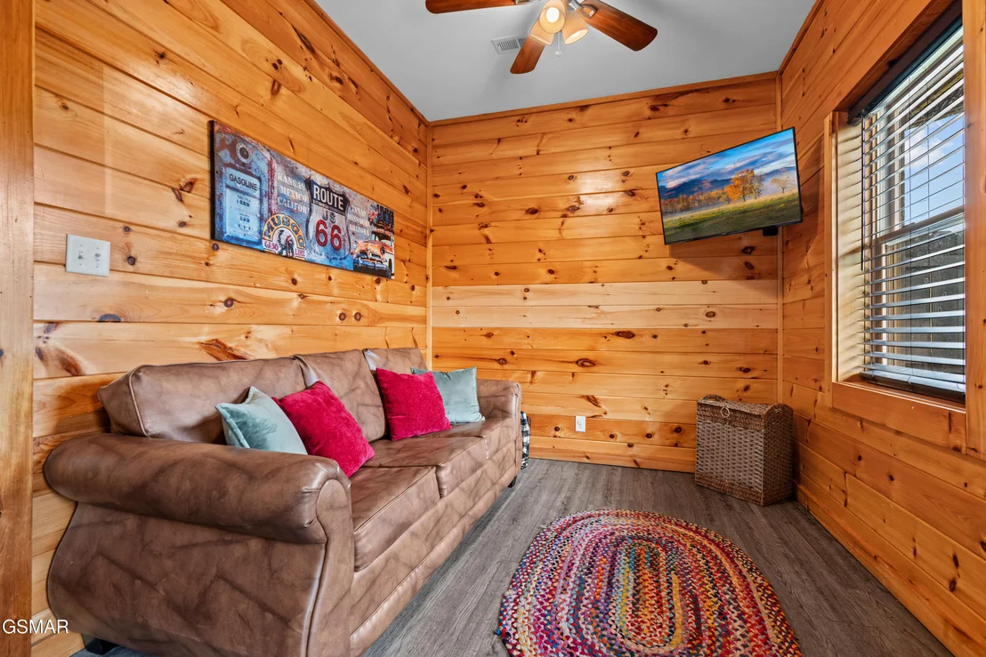 Photo of 705 Rondayview Lane