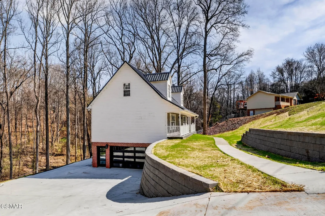 Photo of 1050 Briar Court