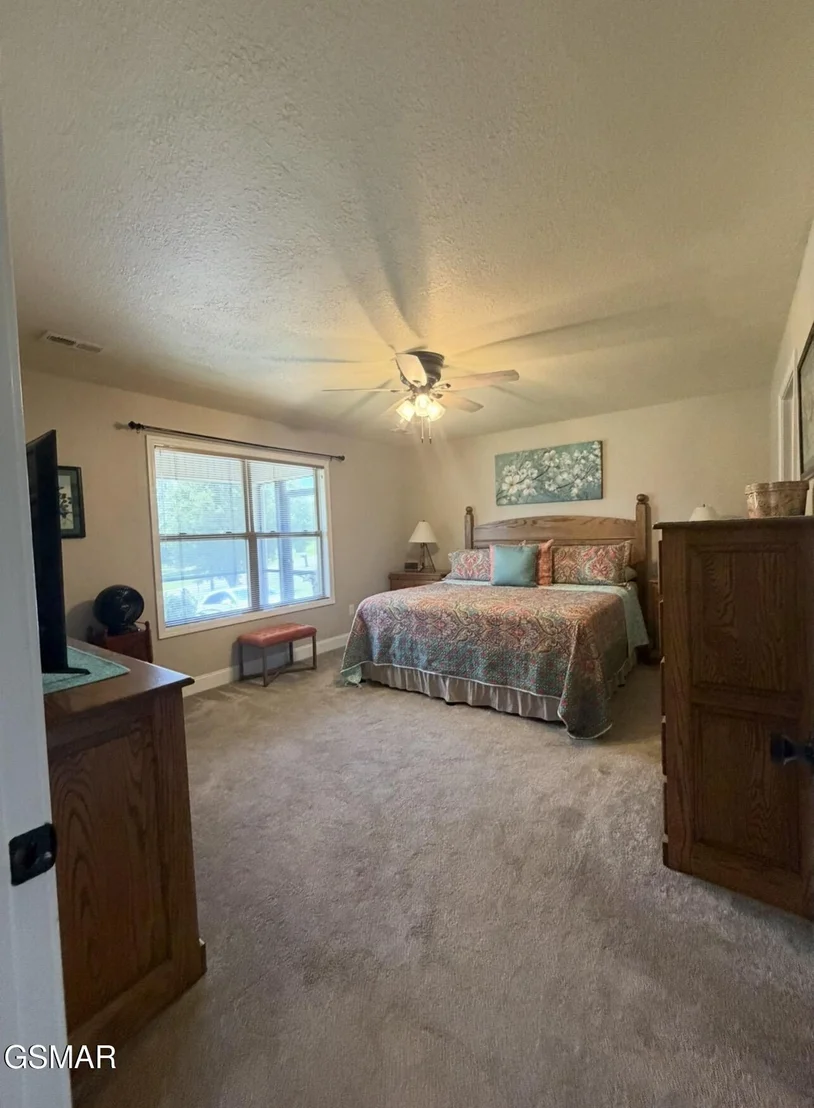 Photo of 2449 Oakview Lane